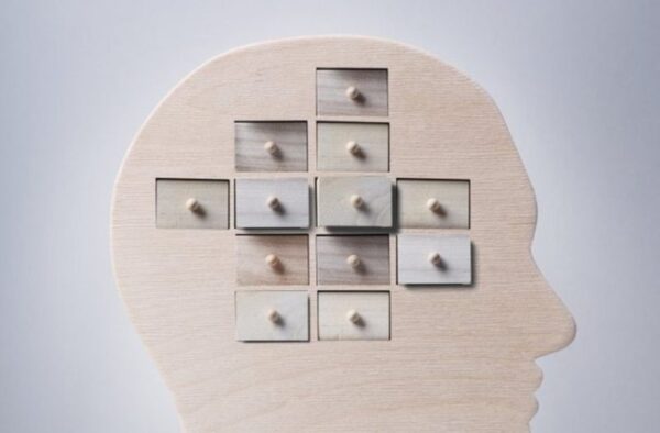 Εκφράζουμε άποψη για τα πάντα, είναι όμως δική μας;