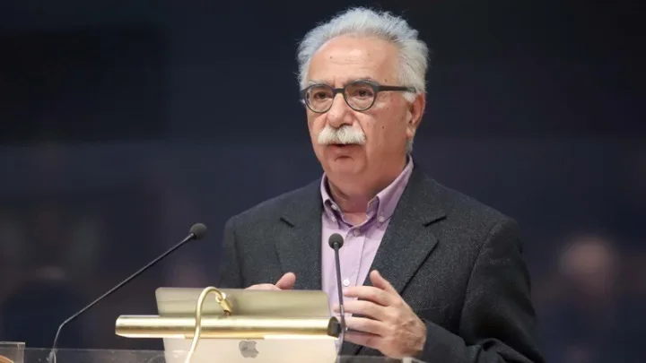 Γαβρόγλου: Δεν κάνουν περιουσίες οι εκπαιδευτικοί με τα ιδιαίτερα – ΟΕΦΕ: Καμία ανοχή στην παρανομία