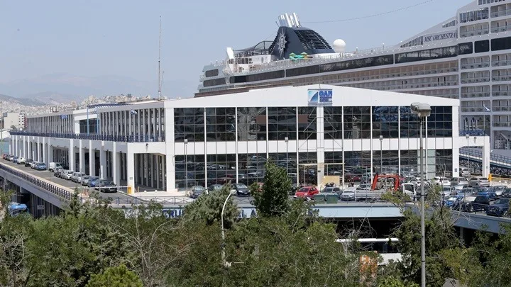 Handelsblatt: Το λιμάνι του Πειραιά αναμένεται φέτος να ξεπεράσει τη Βαλένθια στη διακίνηση κοντέινερ στη Μεσόγειο
