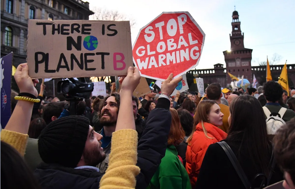 Μαθητικές κινητοποιήσεις για το κλίμα: Από την Αυστραλία έως τον Καναδά και την Ευρώπη, οι μαθητές βγήκαν στους δρόμους