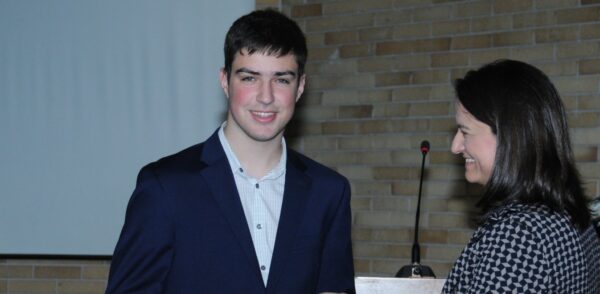 Σαρώνει τα βραβεία ο 18χρονος «Αϊνστάιν» από τα Τρίκαλα