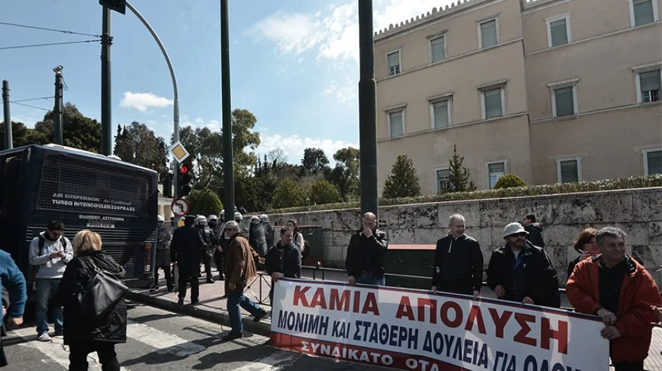Συγκέντρωση και πορεία του ΠΑΜΕ στο κέντρο της Αθήνας  – Ανάμεσά τους και εκπαιδευτικοί