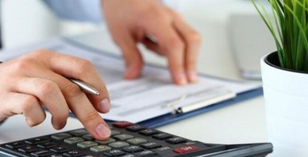 Τι αλλάζει στην υποβολή τιμολογίων επιχειρήσεων και επαγγελματιών