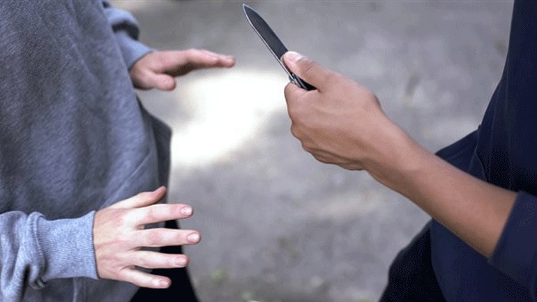 Καισαριανή: Νέο περιστατικό βίας με ανηλίκους – 17χρονος έκλεψε κινητά και χρήματα από 13χρονους
