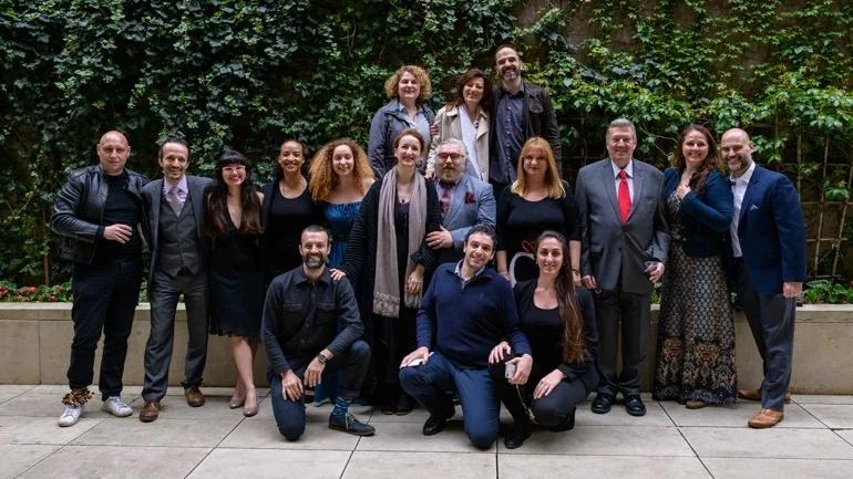 Η θεατρική ομάδα που στήνει γέφυρες πολιτισμού μεταξύ Ελλάδας και ΗΠΑ