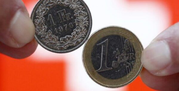 Ελβετικό φράγκο: Πού στρέφονται για λύση τώρα οι δανειολήπτες