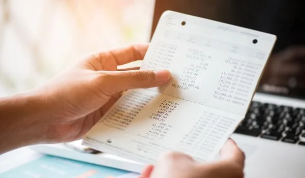 Τέλος χρόνου για τη δήλωση επαγγελματικού λογαριασμού – Έρχονται πρόστιμα