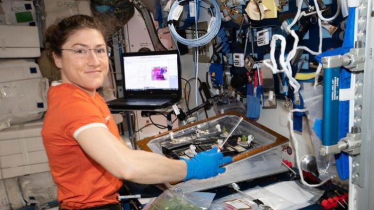 NASA: H Κριστίνα Κοχ θα σπάσει το παγκόσμιο ρεκόρ παραμονής μιας γυναίκας στο διάστημα