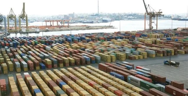 Έξι θέσεις πάνω ο Πειραιάς στη διακίνηση κοντέινερ