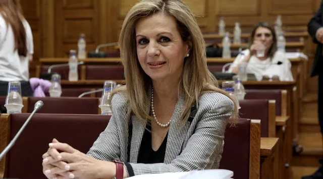 Τζούφη για Κέντρα Ξένων Γλωσσών: Η μερική λειτουργία τους αποτελεί εμπαιγμό