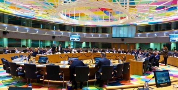Eurogroup: «Εξηγήσεις» από Χουλιαράκη για τις νέες παροχές