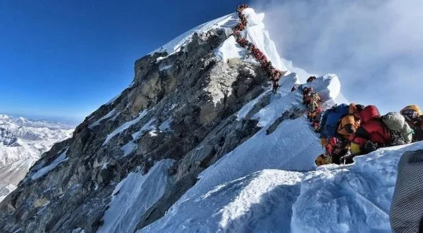 Η αιτία της αύξησης των θυμάτων στο Έβερεστ