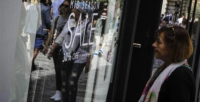 Ξεκινούν οι εκπτώσεις – Μέχρι πότε θα διαρκέσουν