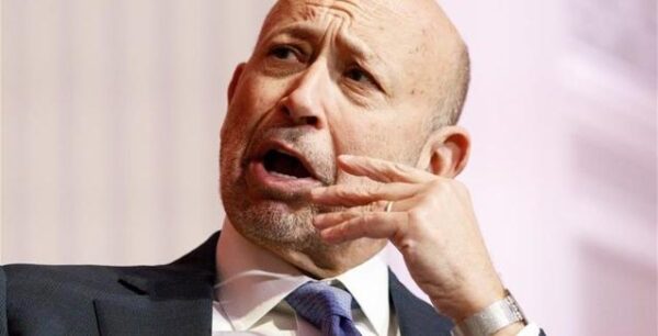 Πρώην επικεφαλής της Goldman: Καλή ιδέα οι δασμοί του Τραμπ