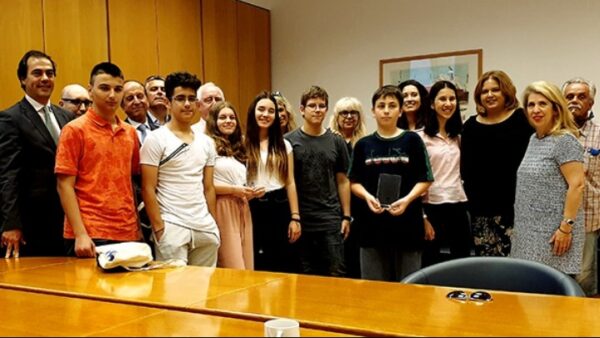 Μαθητές που διακρίθηκαν στον “Εθνικό Διαγωνισμό Γνώσεων για το Χρήμα” τίμησε η EET