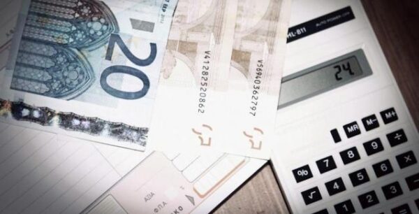 Τέλος επιτηδεύματος: Ποιοι θα πληρώσουν τον «καυτό» λογαριασμό