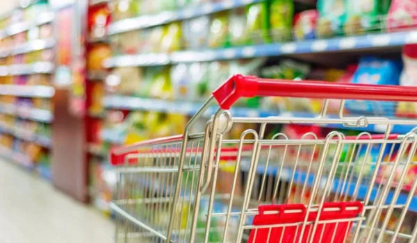 Έρευνα: Φθηνότερα χιλιάδες προϊόντα λόγω μείωσης του ΦΠΑ