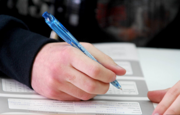 Πανελλήνιες 2019: Διαμαρτυρία για τους εργαζόμενους μαθητές που δεν μπόρεσαν να δώσουν Πανελλήνιες