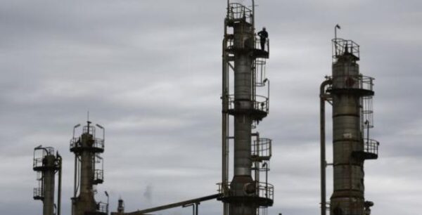 Πέφτουν οι τιμές του πετρελαίου στις ασιατικές αγορές