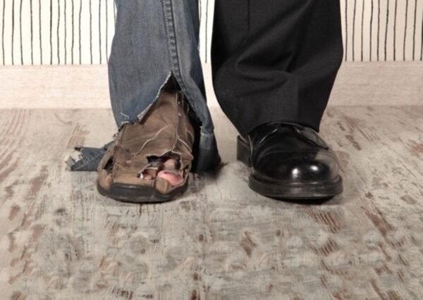 Δάσκαλος φτωχός, αμόρφωτος λαός (με αφορμή την είσοδο των εκπαιδευτικών στα πρατήρια στρατού)