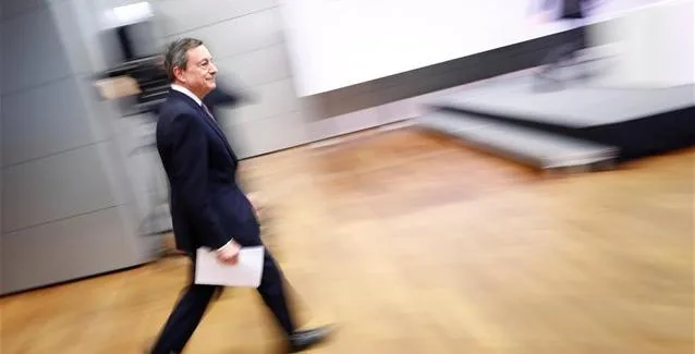 Ντράγκι: Αντιμέτωπος με τους «εφιάλτες» του ευρώ στην παραμυθένια Σίντρα