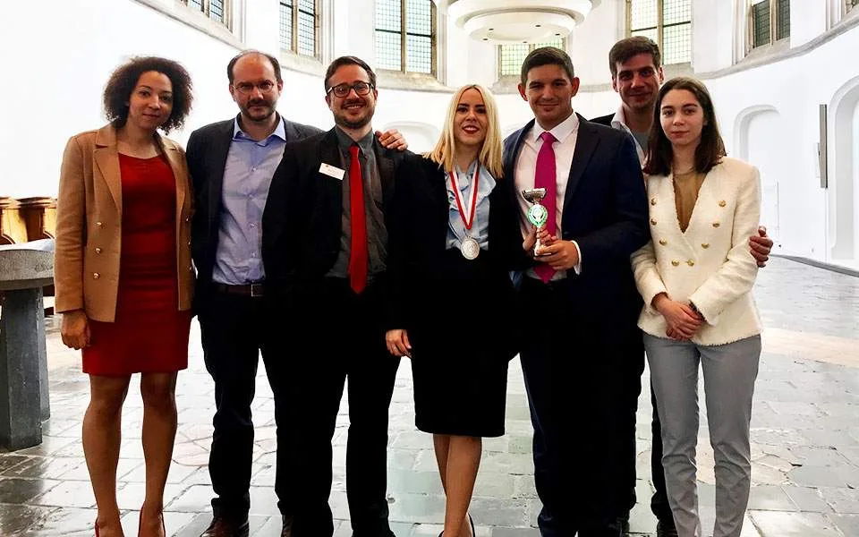 Σαρώνει η Νομική Αθηνών στους διεθνείς διαγωνισμούς