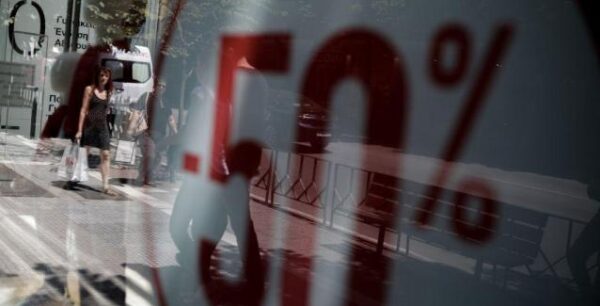 Ξεκίνησαν οι εκπτώσεις: Χρήσιμα tips για τις αγορές