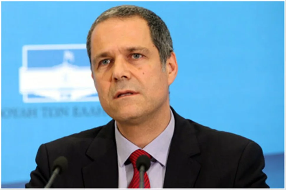 Απίστευτο! Ο Θ. Τζήμερος ζητά να απολυθούν οι μισοί εκπαιδευτικοί!