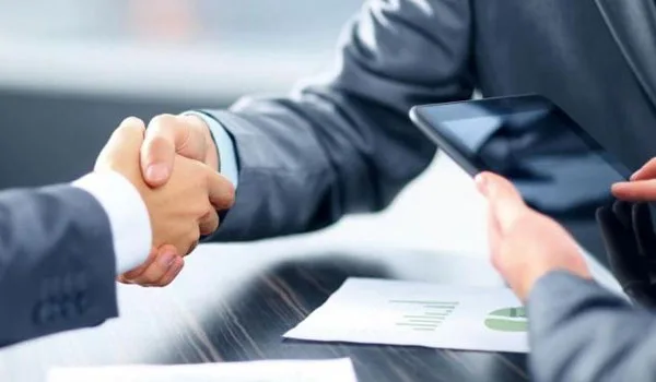 Τι αλλάζει άμεσα στη φορολογία των επιχειρήσεων