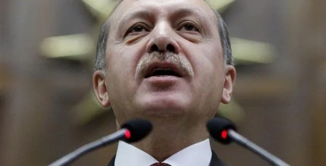 Η ισοτιμία της τουρκικής λίρας υποχωρεί έναντι του δολαρίου κατά σχεδόν 2%