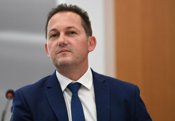 Μέτρα αναθέρμανσης της οικονομίας και κοινωνικής στήριξης 1,2 δισ. ευρώ