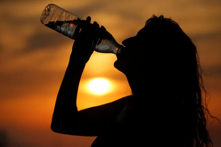 Οδηγίες από τον ΙΣΑ για την προστασία από τον καύσωνα