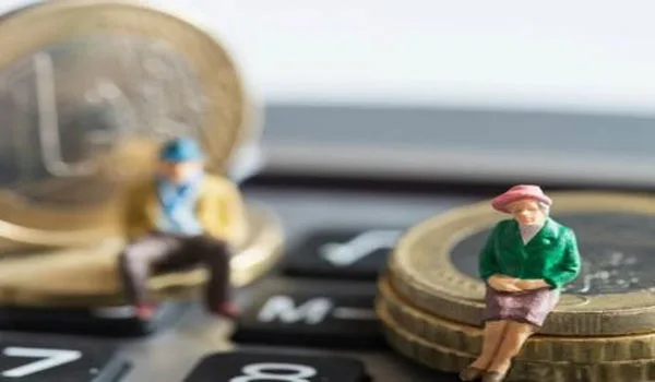 Στον αέρα 150.000 εκκρεμείς συντάξεις χηρείας – Νέα εγκύκλιος Βρούτση