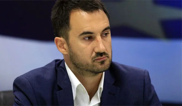 Χαρίτσης: Ένα clickaway από τον αφανισμό οι μικρομεσαίες επιχειρήσεις