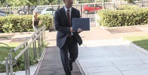 Με το βλέμμα στις προγραμματικές και νέο ραντεβού τον Σεπτέμβριο