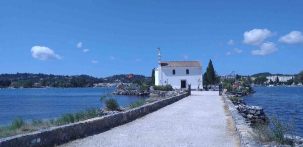 Η Εκκλησία της Υπαπαντής του Χριστού ένα ιστορικό διαμάντι «καρφιτσωμένο» μέσα στη θάλασσα