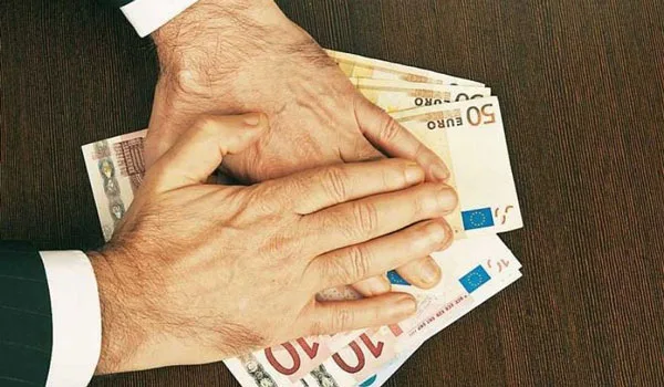 Βρέθηκαν και χρυσά εφάπαξ ‑ Θα επιστραφούν με δόσεις