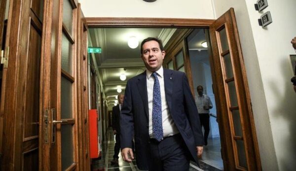 Μηταράκης: Στόχος η μείωση των εισφορών εργοδοτών – εργαζομένων