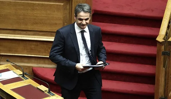 Ο Κυριάκος Μητσοτάκης ξενάγησε μαθητές στο Μέγαρο Μαξίμου