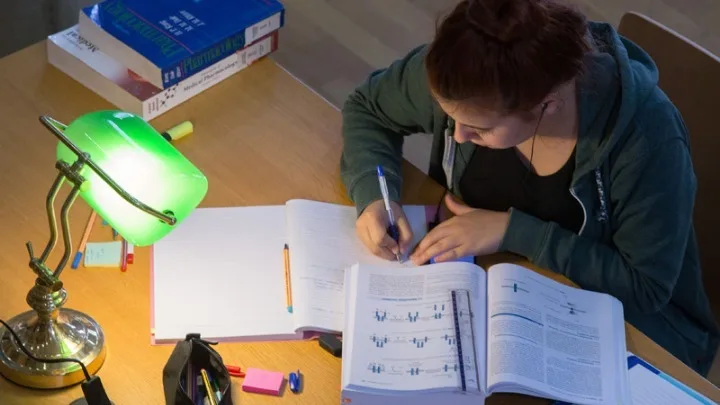 Πανελλήνιες εξετάσεις: Μείωση της ύλης σε έξι μαθήματα