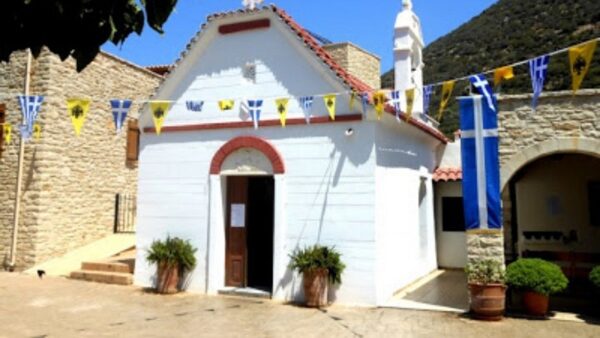 Ρέθυμνο: Τα γιορτινά της «φόρεσε» η Παναγιά η Χαρακιανή