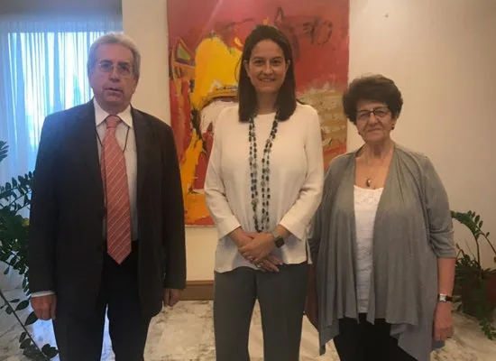 Συνάντηση της Υπουργού Παιδείας για την πρόληψη του καπνίσματος στα σχολεία