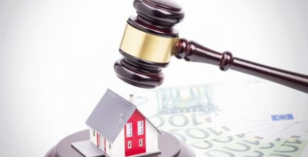 Πλειστηριασμοί: Χτυπά ξανά το σφυρί για πάνω από 400 ακίνητα