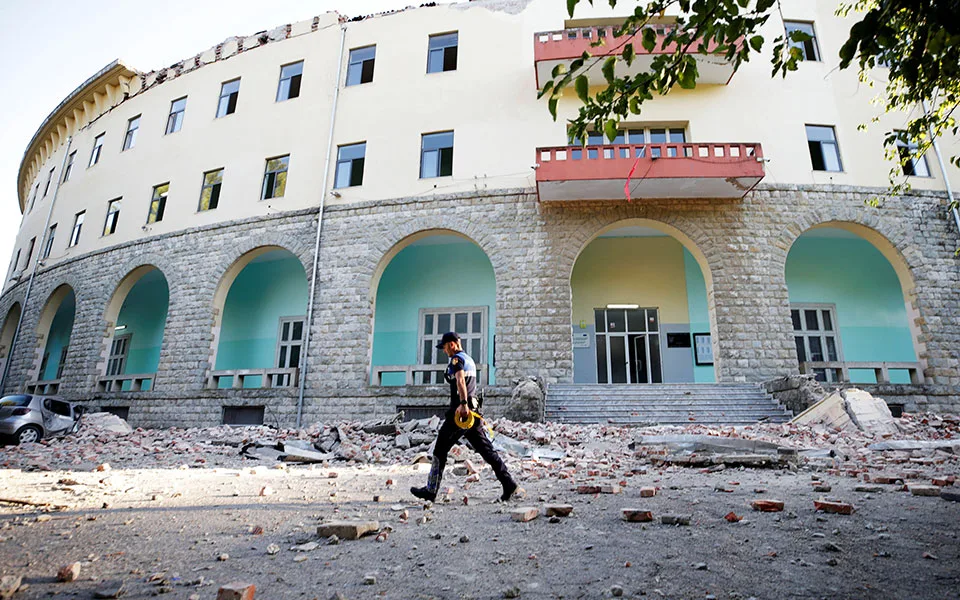 Σεισμός Αλβανία: Ζημιές καταστροφές και δεκάδες τραυματισμοί