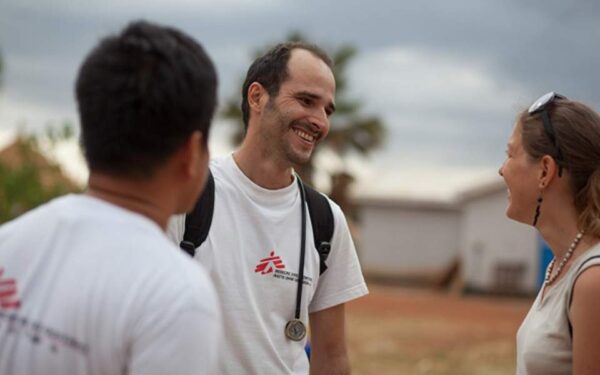 Ελληνας χειρουργός ο νέος διεθνής πρόεδρος των «Γιατρών Χωρίς Σύνορα
