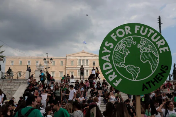 Μαθητική πορεία στο Σύνταγμα: Σώστε τον πλανήτη, δεν έχουμε άλλο σπίτι