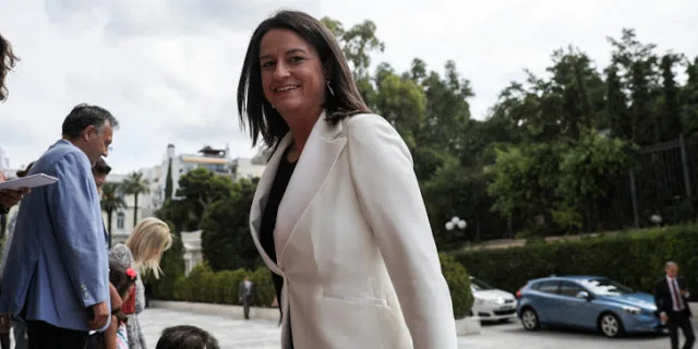 Κεραμέως: Σημαιοφόροι οι άριστοι μαθητές με ρύθμιση που έρχεται