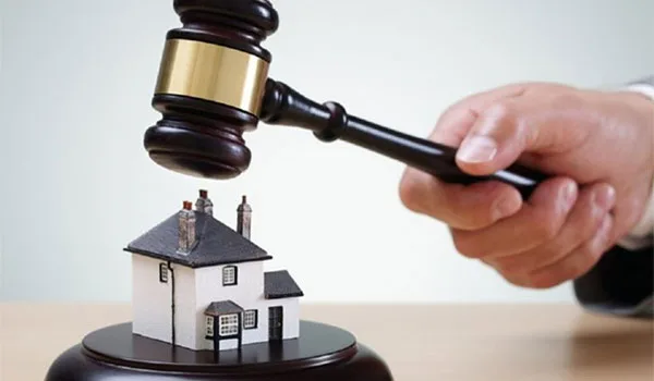 “Τσουνάμι” πλειστηριασμών το Φθινόπωρο