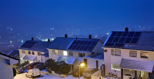 Πρωτοποριακή συσκευή παράγει ηλεκτρικό ρεύμα από τον κρύο νυχτερινό ουρανό