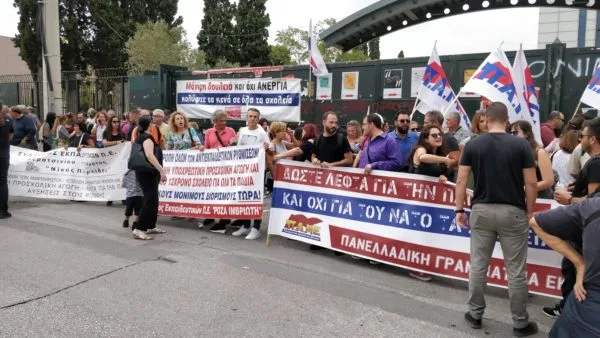 Η Μαχητική συγκέντρωση στο υπουργείο Παιδείας για τα προβλήματα των σχολείων